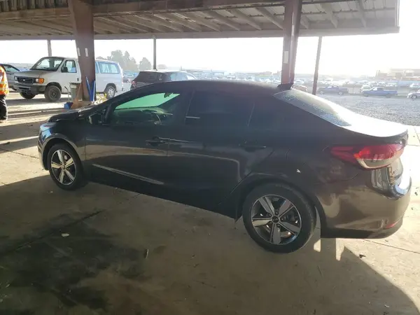 3KPFL4A75JE216701 2018 KIA FORTE - Image 2