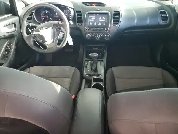 3KPFL4A75JE216701 2018 KIA FORTE - Image 8