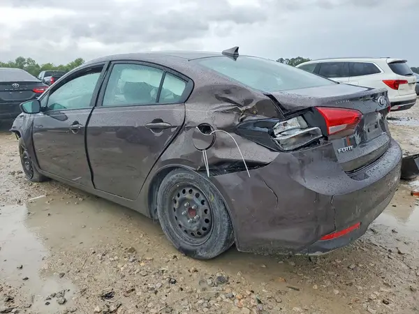 3KPFL4A75JE217377 2018 KIA FORTE - Image 2