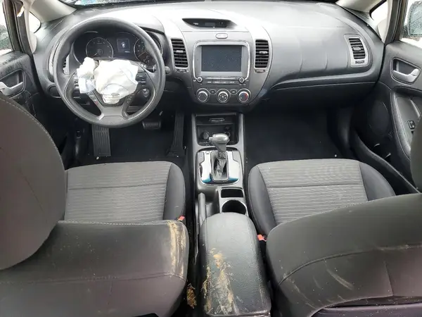 3KPFL4A75JE217377 2018 KIA FORTE - Image 8