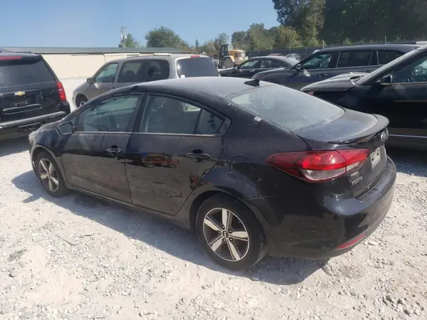 3KPFL4A75JE219078 2018 KIA FORTE - Image 2