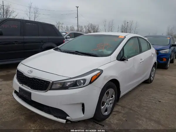 3KPFL4A75JE219260 2018 KIA FORTE - Image 2