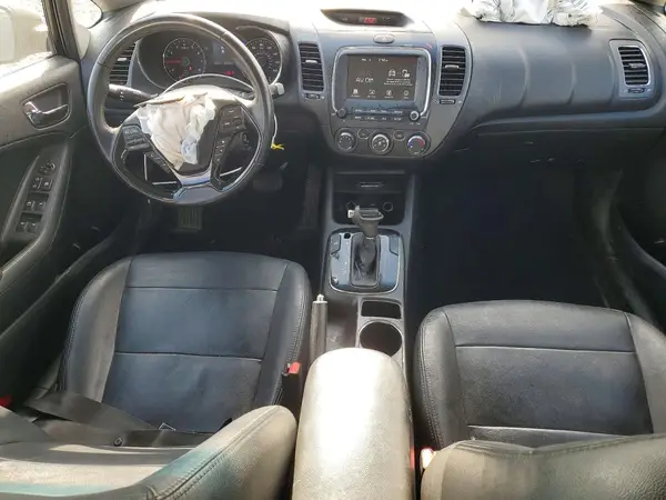 3KPFL4A75JE221025 2018 KIA FORTE - Image 8