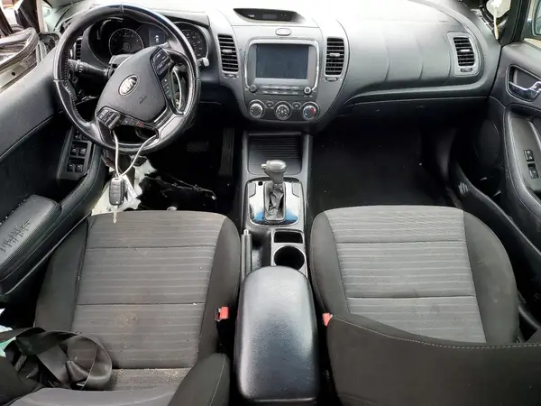 3KPFL4A75JE221512 2018 KIA FORTE - Image 8