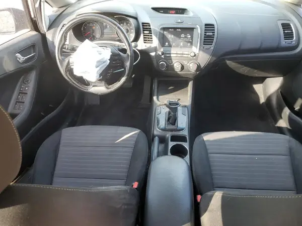 3KPFL4A75JE221851 2018 KIA FORTE - Image 8