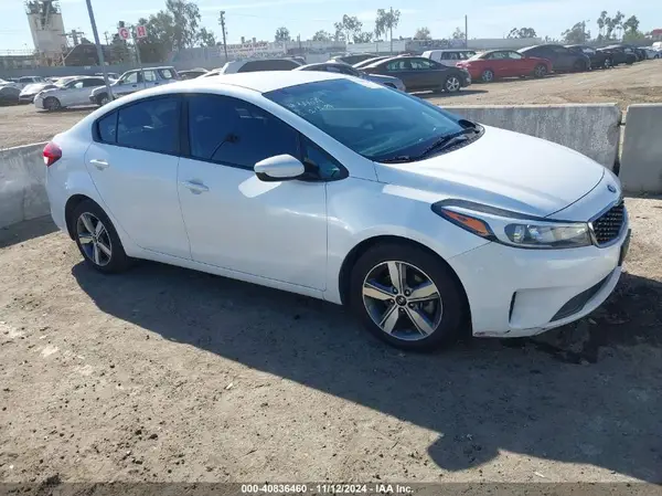 3KPFL4A75JE224314 2018 KIA FORTE - Image 1