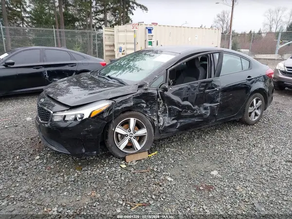 3KPFL4A75JE224457 2018 KIA FORTE - Image 2