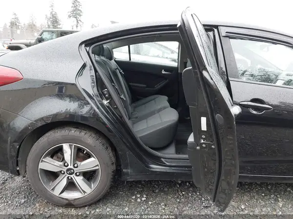 3KPFL4A75JE224457 2018 KIA FORTE - Image 8