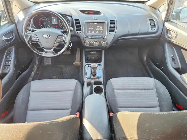 3KPFL4A75JE225205 2018 KIA FORTE - Image 8