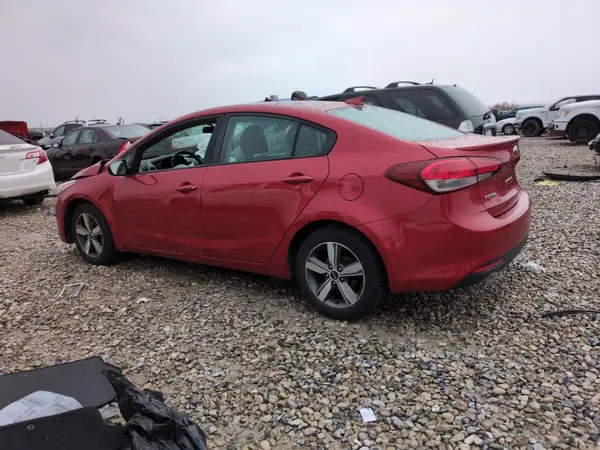 3KPFL4A75JE225253 2018 KIA FORTE - Image 2