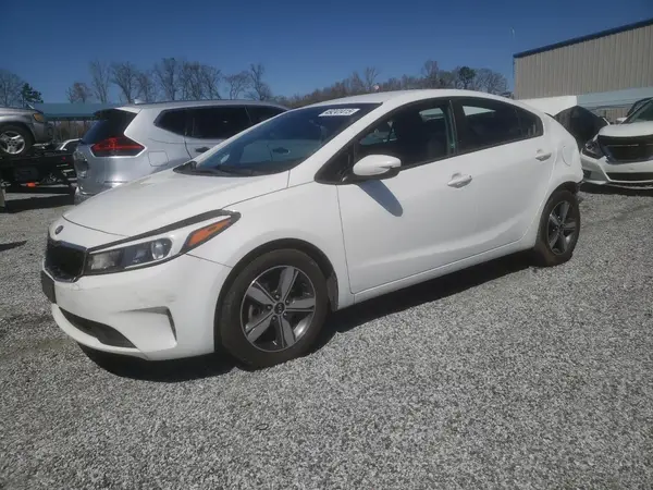 3KPFL4A75JE225608 2018 KIA FORTE - Image 1