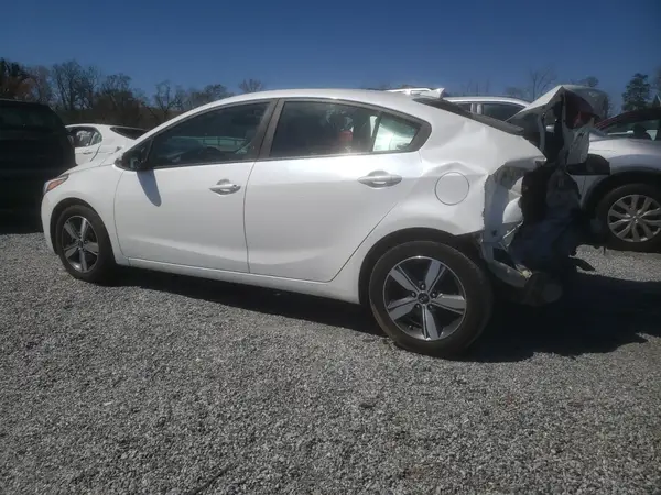 3KPFL4A75JE225608 2018 KIA FORTE - Image 2
