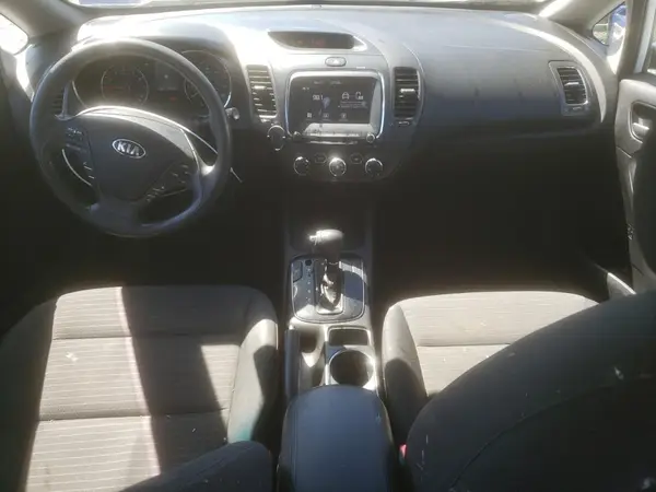 3KPFL4A75JE225608 2018 KIA FORTE - Image 8