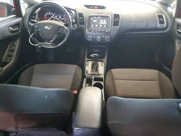 3KPFL4A75JE225673 2018 KIA FORTE - Image 8