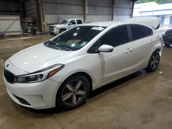 3KPFL4A75JE225706 2018 KIA FORTE - Image 1
