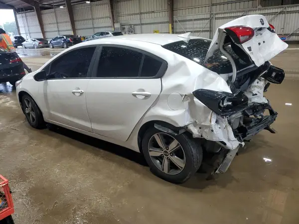 3KPFL4A75JE225706 2018 KIA FORTE - Image 2