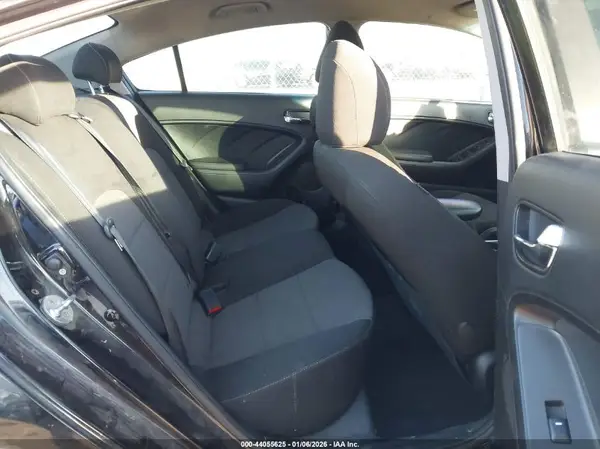 3KPFL4A75JE226127 2018 KIA FORTE - Image 8