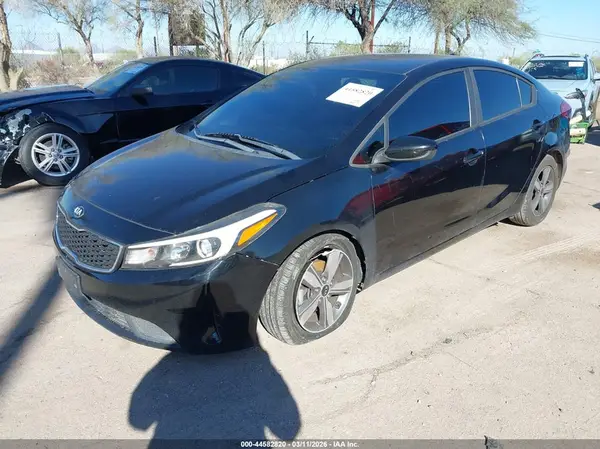 3KPFL4A75JE226273 2018 KIA FORTE - Image 2
