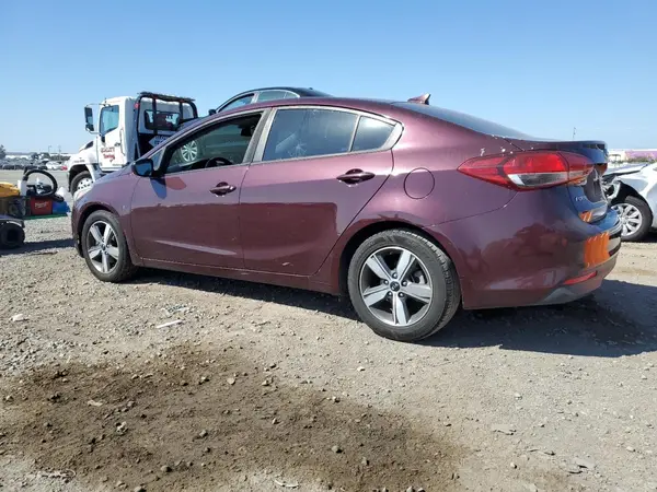 3KPFL4A75JE226516 2018 KIA FORTE - Image 2