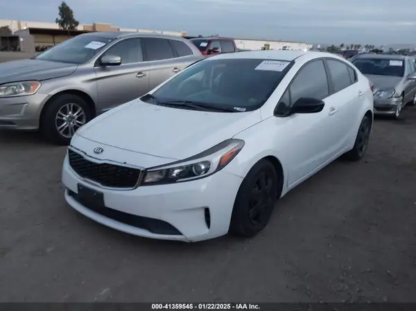 3KPFL4A75JE226676 2018 KIA FORTE - Image 2