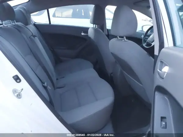 3KPFL4A75JE226676 2018 KIA FORTE - Image 8