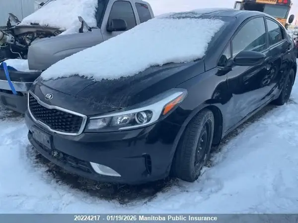 3KPFL4A75JE228640 2018 KIA FORTE - Image 2