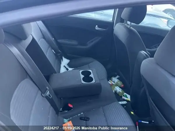3KPFL4A75JE228640 2018 KIA FORTE - Image 8