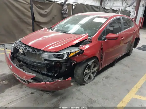 3KPFL4A75JE228749 2018 KIA FORTE - Image 2