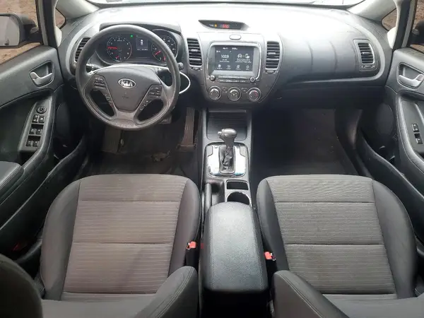 3KPFL4A75JE230596 2018 KIA FORTE - Image 8
