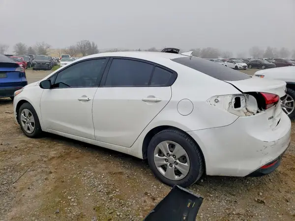 3KPFL4A75JE230646 2018 KIA FORTE - Image 2