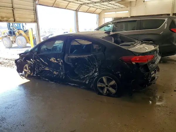 3KPFL4A75JE231828 2018 KIA FORTE - Image 2