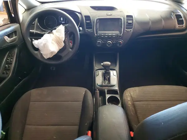 3KPFL4A75JE231828 2018 KIA FORTE - Image 8
