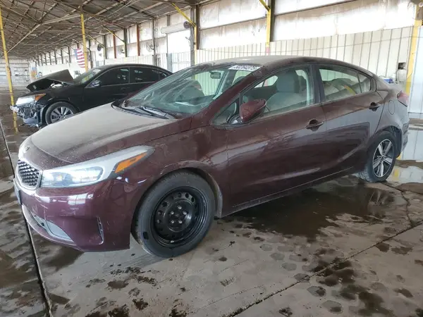 3KPFL4A75JE233630 2018 KIA FORTE - Image 1