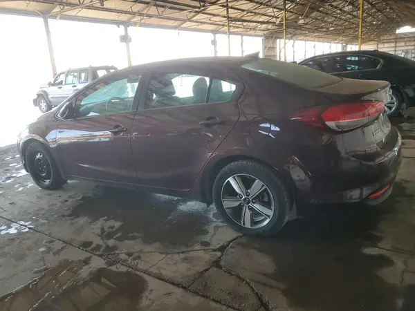 3KPFL4A75JE233630 2018 KIA FORTE - Image 2