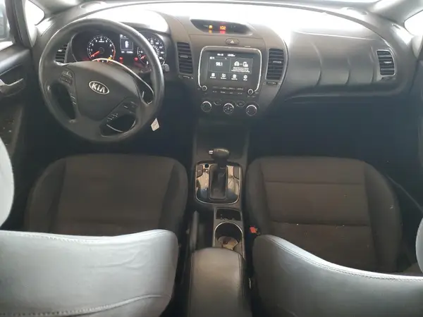 3KPFL4A75JE233630 2018 KIA FORTE - Image 8