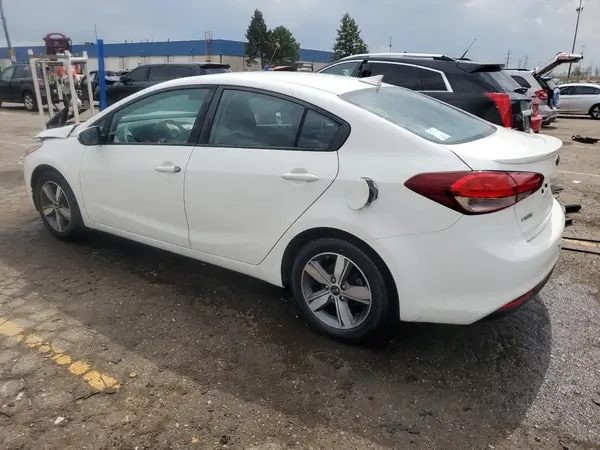 3KPFL4A75JE235295 2018 KIA FORTE - Image 2