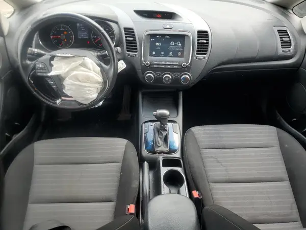 3KPFL4A75JE235295 2018 KIA FORTE - Image 8