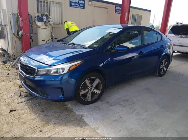 3KPFL4A75JE238486 2018 KIA FORTE - Image 2