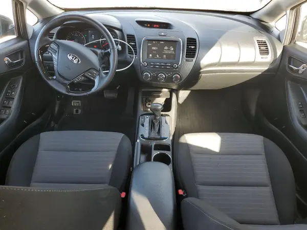 3KPFL4A75JE238844 2018 KIA FORTE - Image 8