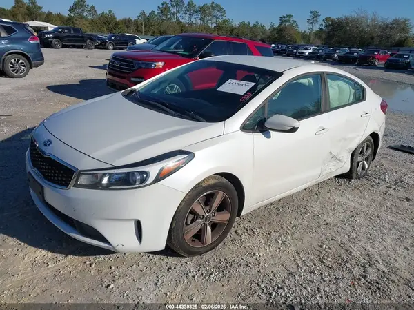 3KPFL4A75JE238908 2018 KIA FORTE - Image 2