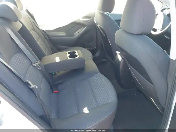 3KPFL4A75JE238908 2018 KIA FORTE - Image 8