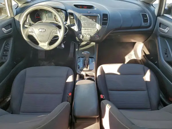 3KPFL4A75JE239296 2018 KIA FORTE - Image 8