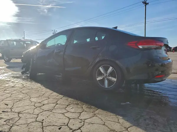 3KPFL4A75JE242618 2018 KIA FORTE - Image 2