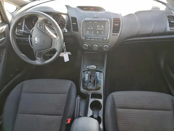 3KPFL4A75JE242618 2018 KIA FORTE - Image 8