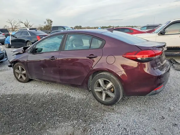 3KPFL4A75JE243039 2018 KIA FORTE - Image 2