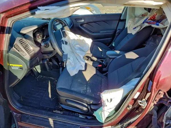 3KPFL4A75JE244028 2018 KIA FORTE - Image 8