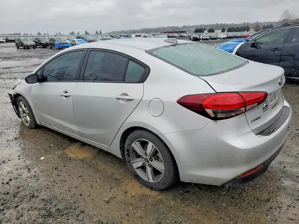 3KPFL4A75JE245454 2018 KIA FORTE - Image 2