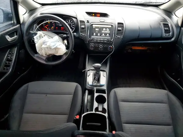 3KPFL4A75JE245454 2018 KIA FORTE - Image 8