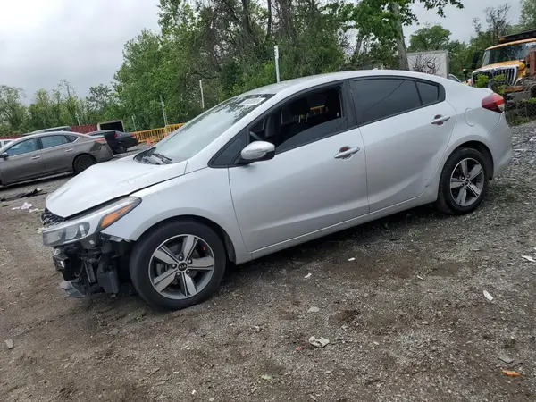 3KPFL4A75JE247401 2018 KIA FORTE - Image 1