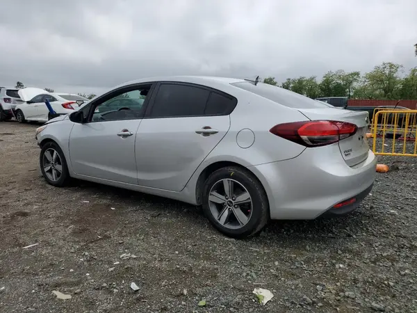 3KPFL4A75JE247401 2018 KIA FORTE - Image 2